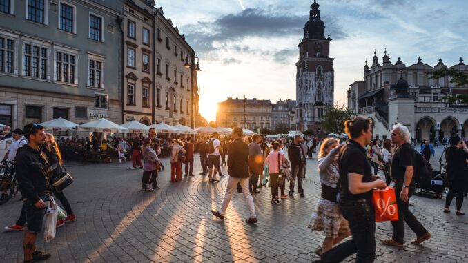 jacek-dylag-SPpsFbCaN2A-unsplash turisté v praze